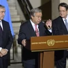Tân Tổng thư ký Liên hợp quốc Antonio Guterres (ở giữa) phát biểu sau phiên đàm phán ngày thứ 4 về thống nhất đảo Cyprus. (Nguồn: AFP)