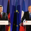 Ngoại trưởng Pháp Jean-Marc Ayrault (phải) tại cuộc họp báo chung với người đồng cấp Đức Sigmar Gabriel. (Nguồn: AFP)
