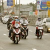 Người dân về Thành phố Hồ Chí Minh bằng xe máy tại nút giao thông Bình Chánh sau kỳ nghỉ Tết Nguyên đán. (Ảnh: Tuấn Anh/TTXVN phát)