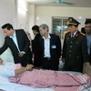 Lãnh đạo tỉnh Bắc Ninh thăm hỏi, hỗ trợ các nạn nhân trong vụ nổ xe khách. (Ảnh: Thái Hùng/TTXVN)