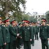 Đại tướng Ngô Xuân Lịch với cán bộ, chiến sỹ Bộ Chỉ huy Quân sự tỉnh Nghệ An. (Ảnh: Minh Khánh/TTXVN phát)