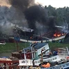 Tàu cá của ngư dân Thanh Hóa bị cháy rụi khi đang neo đậu