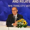 Ông Alan Bollard, Giám đốc điều hành Ban Thư ký APEC phát biểu tại buổi họp báo. (Ảnh: Nguyễn Khang/TTXVN)