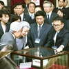 Nhà vua Nhật Bản Akihito và Hoàng hậu Michiko đến thăm Bảo tàng Sinh học thuộc Trường Đại Học Quốc Gia. (Ảnh: Nguyễn Dân/TTXVN)