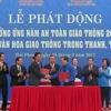 Đại diện Trung ương Đoàn TNCS Hồ Chí Minh và Công ty Honda Việt Nam ký kết kế hoạch phối hợp. (Ảnh: Hoàng Ngọc/TTXVN)