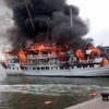 Vụ cháy tàu du lịch QN 6299 ở cảng Tuần Châu, tháng 5/2016. (Ảnh: TTXVN phát)