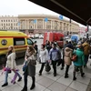 Người dân đi lại khu ga tàu điện ngầm ở Saint Petersburg. (Nguồn: TASS)