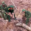 Lực lượng bộ đội công binh tỉnh Quảng Trị đã phát hiện một quả bom nặng hơn 240 kg, có chiều dài 1,6m, nằm ở độ sâu dưới lòng đất hơn 6m, ngày 19/4. (Ảnh: Trần Tĩnh/TTXVN)