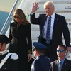 Tổng thống Mỹ Donald Trump và Phu nhân xuống máy bay tại sân bay Leonardo da Vinci-Fiumicino, Rome, Italy. (Nguồn: ​Reuters)