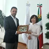Đại sứ Lê Linh Lan và Thống đốc Alejandro Tello Cristerna. (Ảnh: Việt Hùng/Vietnam+)