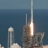 Tên lửa Falcon 9 mang theo tàu vận tải Dragon được phóng lên quỹ đạo từ bãi phóng 39A Trung tâm vũ trụ Kennedy, Mỹ, ngày 3/6. (Nguồn: AP)