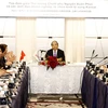 Thủ tướng Nguyễn Xuân Phúc dự Tọa đàm với lãnh đạo các tổ chức kinh tế và doanh nghiệp vùng Kansai. (Ảnh: Thống Nhất/TTXVN)