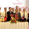 Bộ trưởng Bộ Khoa học và Công nghệ Việt Nam và Lào ký Biên bản khóa họp lần thứ 4 Ủy ban Hợp tác Khoa học và công nghệ Việt Nam-Lào. (Ảnh: Tá Chuyên/TTXVN)