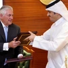 Ngoại trưởng Mỹ và Qatar trao đổi văn kiện thỏa thuận về chống khủng bố. (Nguồn: Reuters)