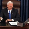 Phó Tổng thống Mỹ Mike Pence, người đồng thời giữ cương vị Chủ tịch Thượng viện Mỹ dùng lá phiếu của mình để quyết định thông qua đề xuất. (Nguồn: nbcnews.com)