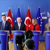 Các quan chức EU và Thổ Nhĩ Kỳ họp báo sau cuộc gặp ở Brussels, ngày 25/7. (Nguồn: Anadolu Agency)