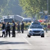 Cảnh sát phong tỏa khu vực hộp đêm ở thành phố Konstanz, Đức sau vụ nổ súng ngày 30/7. (Nguồn: AFP/TTXVN)