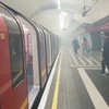 Khói bốc lên ở ga tàu điện ngầm Holborn ở thủ đô London. (Nguồn: metro.co.uk)