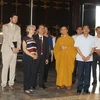 Tổng Giám đốc UNESCO thăm tòa Tam thế chùa Bái Đính. (Ảnh: Ninh Đức Phương/TTXVN)