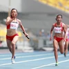 Vận động viên Lê Tú Chinh (số 617-Việt Nam) bứt phá về đích đoạt huy chương vàng nội dung 4x100m nữ. (Ảnh: Quốc Khánh/TTXVN)