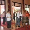 Lãnh đạo tỉnh Đồng Nai dâng hương tưởng niệm ngày mất Chủ tịch Hồ Chí Minh. (Ảnh: Lê Xuân/TTXVN)