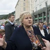 Thủ tướng Na Uy Erna Solberg trả lời phỏng vấn báo chí trong chiến dịch vận động tranh cử tại Bergen ngày 8/9. (Nguồn: AFP/TTXVN)
