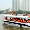 Canô mới đưa du khách tham quan Thành phố Hồ Chí Minh. (Ảnh: An Hiếu/TTXVN)