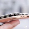 Một trường hợp iPhone 8 Plus bị phồng nứt máy ở Đài Loan. (Nguồn: ifeng)