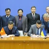 Hai Chủ tịch Phân ban đã ký Biên bản Khóa họp 14 Ủy ban liên Chính phủ Việt Nam-Ukraine về hợp tác kinh tế-thương mại và khoa học-kỹ thuật. (Ảnh: Dương Trí/Vietnam+)