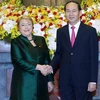 Chủ tịch nước Trần Đại Quang đón Tổng thống Cộng hòa Chile Michelle Bachelet Jeria. (Ảnh: Nhan Sáng/TTXVN)