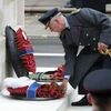 Thái tử Anh Charles đã dẫn đầu đoàn Hoàng gia, Chính phủ Anh đến đặt vòng hoa tại đài tưởng niệm Whitehall. (Nguồn: Getty Images)