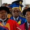 Tổng thống Zimbabwe Robert Mugabe tham dự một lễ tốt nghiệp đại học, ngày 17/11. (Nguồn: AP)
