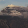 Núi lửa Agung trên đảo Bali phun tro bụi ngày 26/9. (Nguồn: THX/TTXVN)