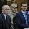 Tổng thống Nga Vladimir Putin (trái) và Tổng thống Syria Bashar al-Assad (phải) trong cuộc họp tại căn cứ quân sự Hmeimim ở Latakia, Syria ngày 11/12. (Nguồn: AFP/TTXVN)