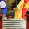 Chủ tịch nước Trần Đại Quang và Tổng Bí thư, Chủ tịch nước Lào Bounnhang Vorachith đồng chủ trì buổi họp báo kết thúc Năm đoàn kết hữu nghị Việt Nam-Lào, Lào-Việt Nam. (Ảnh: Nhan Sáng/TTXVN)