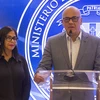 Bộ trưởng Thông tin và Truyền thông Jorge Rodríguez (phải), trưởng đoàn đàm phán Chính phủ Venezuela phát biểu tại cuộc họp báo sau khi tham dự vòng đối thoại với các đại diện phe đối lập, ngày 13/1. (Nguồn: AFP/TTXVN)
