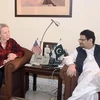 Bà Alice G. Wells gặp cố vấn về tài chính của Thủ tướng Pakistan Miftah Ismail. (Nguồn: brecorder.com)