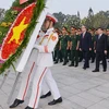 Các lãnh đạo Thành phố Hồ Chí Minh dâng hoa tại Nghĩa trang Liệt sỹ thành phố hôm 9/2. Ảnh minh họa. (Nguồn: hochiminhcity.gov.vn)