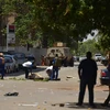 Lực lượng chức năng Burkina Faso điều tra tại hiện trường vụ tấn công ở Ouagadougou ngày 2/3. (Nguồn: AFP/TTXVN)