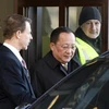 Ngoại trưởng Triều Tiên Ri Yong-ho (ở giữa) trong một chuyến công du nước ngoài. (Nguồn: EPA)