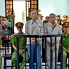 Bị cáo Trần Kim Lương (bên phải) và bị cáo Nguyễn Năm tại phiên tòa sơ thẩm. (Nguồn: ninhhai.ninhthuan.gov.vn)