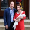Hoàng tử William và Công nương Kate cùng đứa con thứ ba. (Nguồn: vanityfair.com)