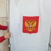 Công tác chuẩn bị cho cuộc bầu cử Tổng thống Nga tại điểm bỏ phiếu ở Simferopol, Crimea ngày 17/3. (Nguồn: AFP/TTXVN)