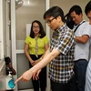 Phó Thủ tướng Vũ Đức Đam kiểm tra vệ sinh trường học ở Hà Nội