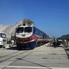 Tuyến đường sắt Bắc-Nam đã được thông tuyến vào khoảng 14 giờ ngày 24/5 sau vụ tai nạn ở Tĩnh Gia, Thanh Hóa. (Ảnh: Trịnh Duy Hưng/TTXVN) 