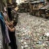 Kênh Estero de Magdalena ô nhiễm với thảm rác thải nhựa. (Nguồn: AFP)