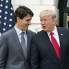 Tổng thống Mỹ Donald Trump (phải) và Thủ tướng Canada Justin Trudeau tại Washington DC., ngày 11/10/2017. (Nguồn: EPA/ TTXVN)
