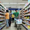 Khách hàng mua sắm tại hệ thống siêu thị Coop mart, Thành phố Hồ Chí Minh. (Ảnh: Thanh Vũ/TTXVN)