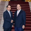 Thủ tướng Nguyễn Xuân Phúc tiếp ông Bunthoong Chitmany, Phó Thủ tướng Chính phủ, Tổng Thanh tra Chính phủ Lào đang thăm và làm việc tại Việt Nam. (Ảnh: Thống Nhất/TTXVN)