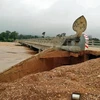 Nước lũ dâng cao gây sạt lở cầu bắc qua sông Sekong ở tỉnh Stung Treng, Campuchia. (Nguồn: Al Jazeera)